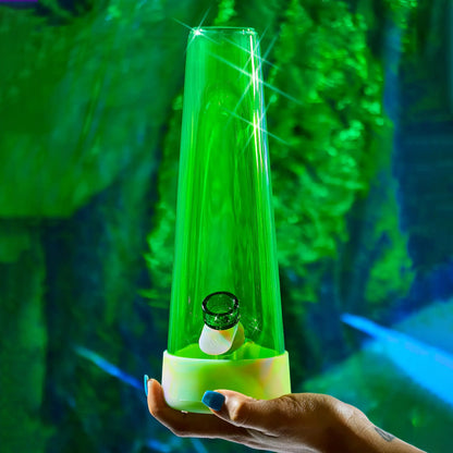 Glow Green Elegance: Designer Series Bong Lights Up Your Sessions.